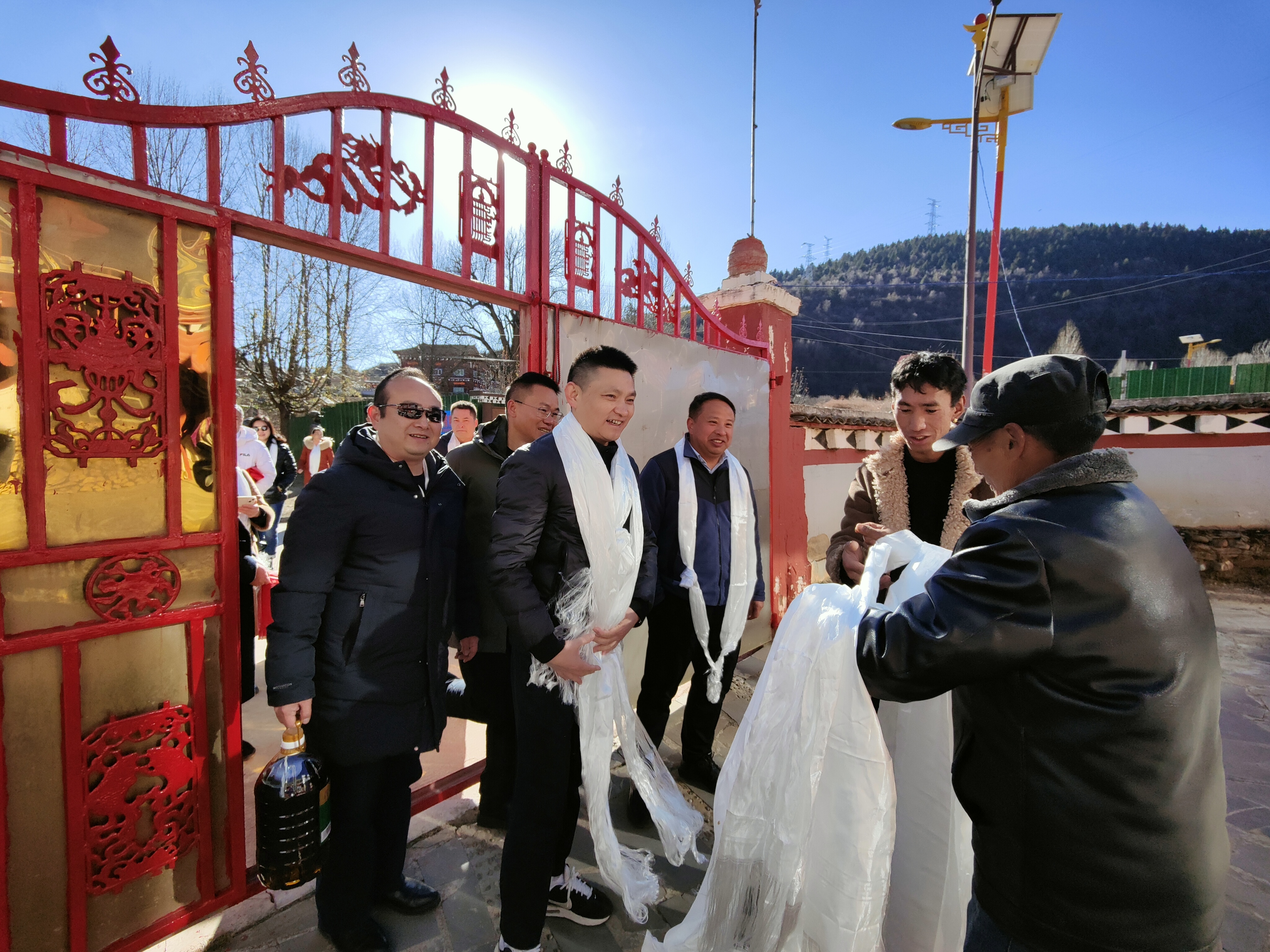 冬暖炉霍情——民建锦江区委员会乡村振兴行