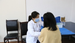 川泌医护人员前往新南路社区支援新冠疫苗接种工作