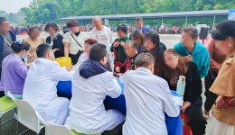 四川泌尿外科医院参加重阳节关爱老人服务活动
