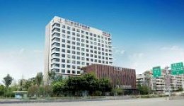 川泌治病获民心-患者感恩送锦旗